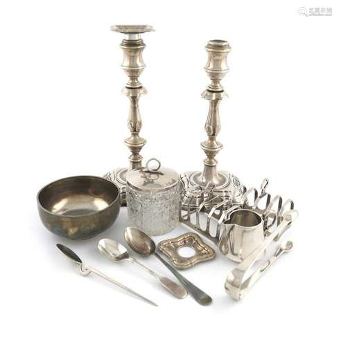 A mixed lot of silver items, comprising a pair of …