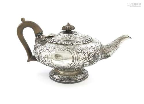 A George IV silver teapot, by Joseph Hodgson, Lond…