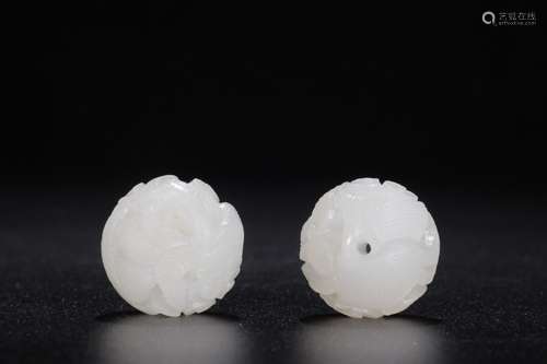 WHITE HETIAN JADE BALL SHAPE ORNAMNET