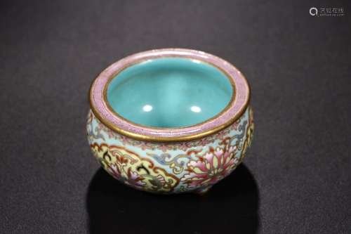 QIAN LONG NIAN ZHI MARK PASTEL WARP LOTUS PATTERN WATER POT