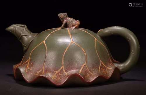 OLD ZISHA FROG* LOTUS LEAF TEAPOT