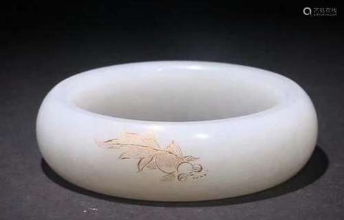 HETIAN JADE GILT LIAN NIAN YOU YU PATTERN BANGLE