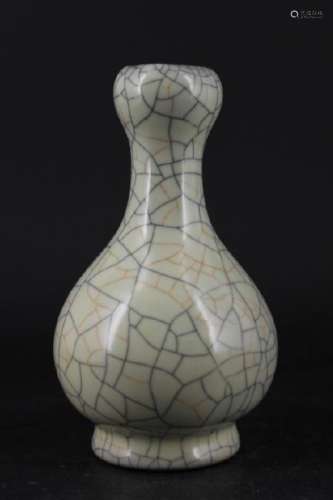 Chinese Song Porcelain Geyao Vase