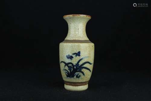 Chinese Qing Porcelain Crackle Vase