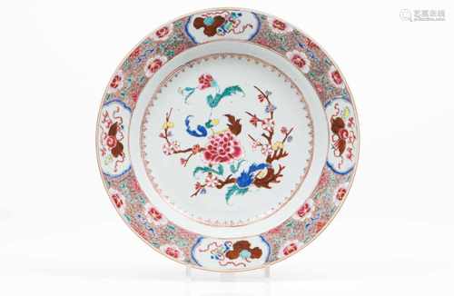 A large plateChinese export porcelainPolychrome floral 