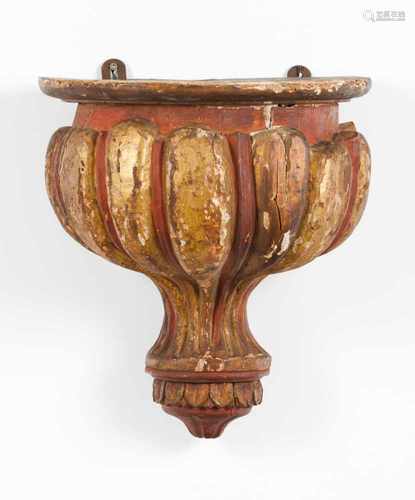 An 18th century baseCarved, polychrome and gilt woodPortugal, 18th century40x35 cm