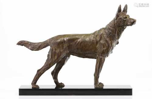 Édouard Drouot (França, 1859-1945)A dogPatinated bronze sculptureBlack marble standSigned40x50x16