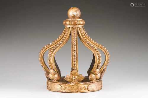 A royal crownCarved and gilt woodPortugal,18th century(losses and defects)Height: 49 cm