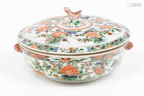 A Kangxi tureenChines export porcelainPolychrome Famille Verte decoration depicting floral motifs,