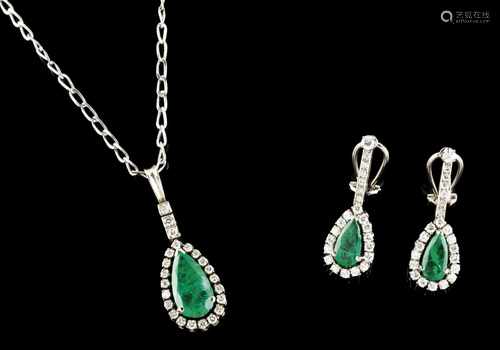 A half parureFlat link necklace with pendant set with one pear shaped emerald (ca.4.20ct) framed