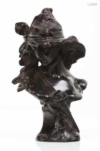 A female bustPatinated bronze sculptureEurope, first-half of 20th centuryHeight: 30,5 cm