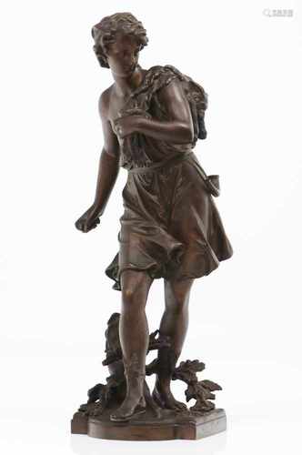 A hunterPatinated bronze sculptureDepicting a classicalinspired young hunterSigned MoreauFrance,