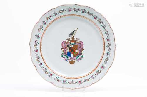 A large scalloped plateChinese export porcelainPolychrome 