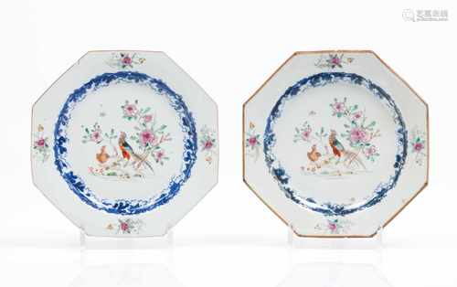 A pair of octagonal platesChiese export porcelainPolychrome 