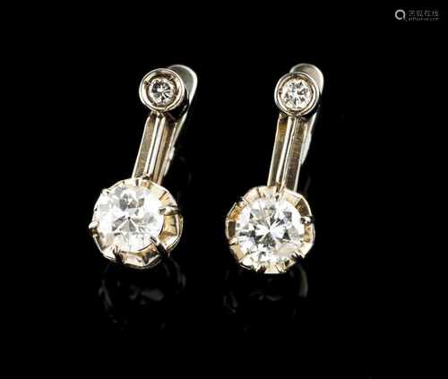 A pair of earringsGoldSet with 4 brilliant cut diamonds; 2 totaling ca.0.15ct and the other 2