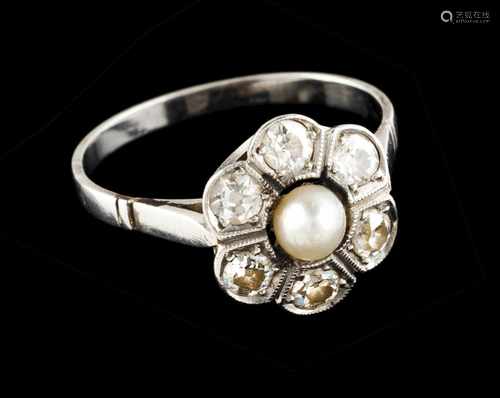 A ringGoldFlower shaped, centrally set with cultured 4mm pearl, and 6 petals set with antique