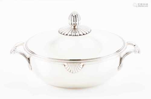 An entrée dishEuropean silverPlain base with two shell decoration and two double volute handles with