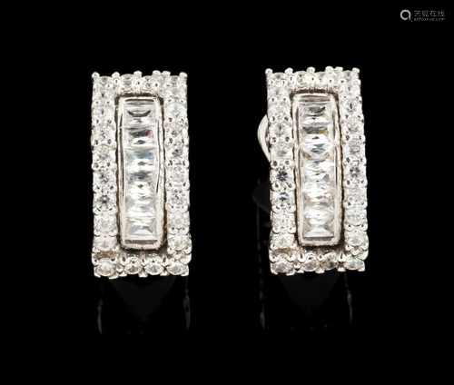 A pair of earringsGoldRectangular shaped, set with baguette cut diamonds totaling (ca. 0.60ct) and