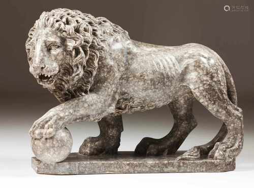 A pair of Medici lionsMarble19th cnetury75x107 cm