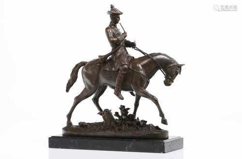 A Trumpeteer HorsemanPatinated bronze sculptureOn a marble standSigned39x33x13 cm