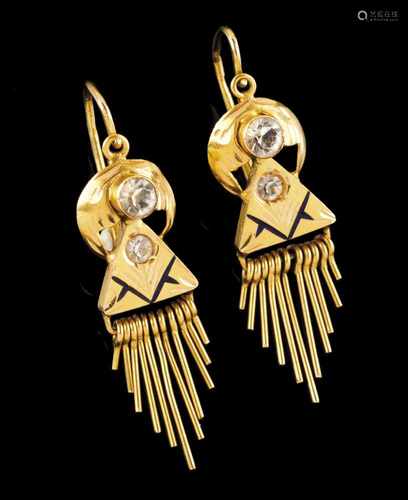 A pair of earringsPortuguese traditional goldTraingular with suspended fringe, set with