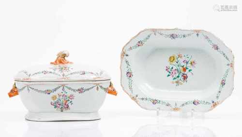 A tureen with platterChinese export porcelainPolychrome 