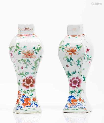 A pair of vasesChinese export porcelainPolychrome 