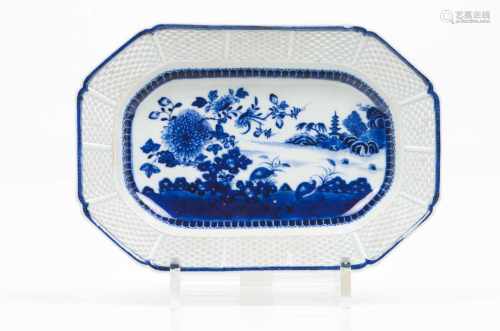 A small octagonal serving trayChinese export porcelainBluedecoration of riverscape, flowers,