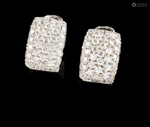 A pair of earringsGoldRectangular shaped, set with brilliant cut diamond pave totaling (ca. 3.00ct)