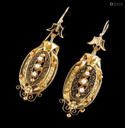 A pair of earringsPortuguese traditional gold, 19th centuryMinutious chiselled decoration with