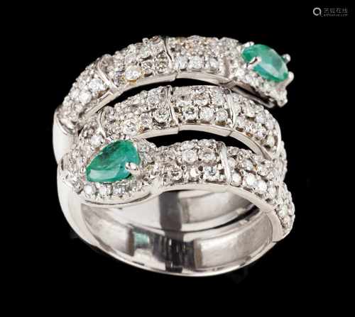 A ring18kt white gold set with two pear shaped emeralds and approx. 139 brilliant cut