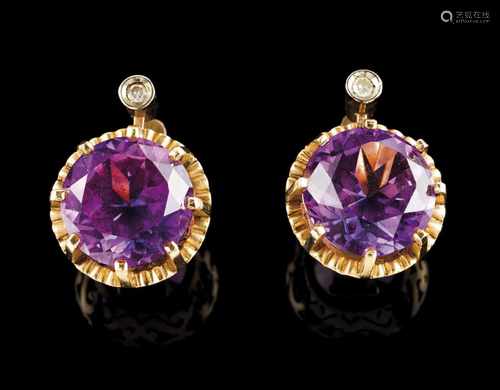 A pair of earringsGoldCircular, of pierced decoration with two 12mm diameter round cut amethysts (