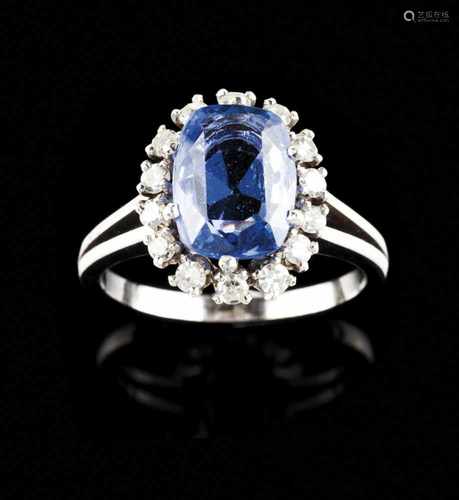 A ringPlatinumSet with oval sapphire (ca.2.20ct) framed by 8/8 cut diamonds (ca.0.30ct)Lisbon