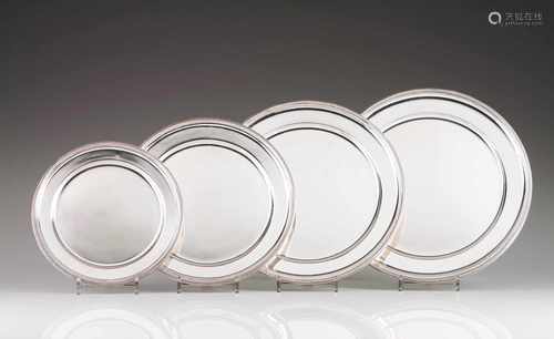 4 serving platesPortuguese silverPlain with gadrooned frieze4 sizesLisbon hallmark, Eagle (916/