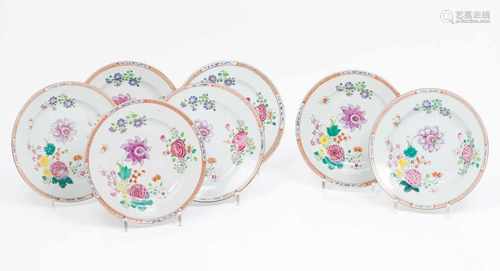 A seven plate set6 dinner and 1 soup plateChinese export porcelainPolychrome