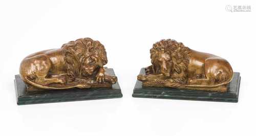 A pair of lionsGilt bronze sculpturesEurope, 20th C.8x17x7,5 cm