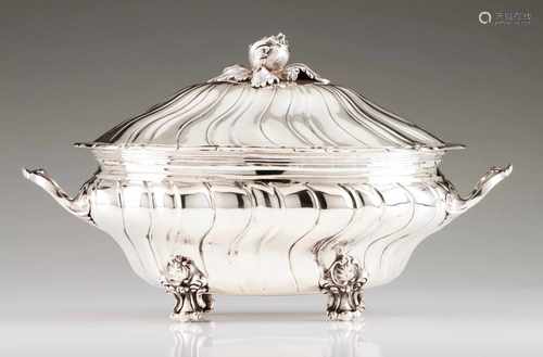 A large tureenEuropean silverSpiraled gadrooned tureen and lid with volute and acanthus leaves