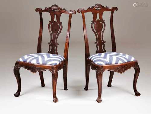 A pair of D. José chairsRosewoodPierced and scalloped splatsCarved crest, legs and apronFabric