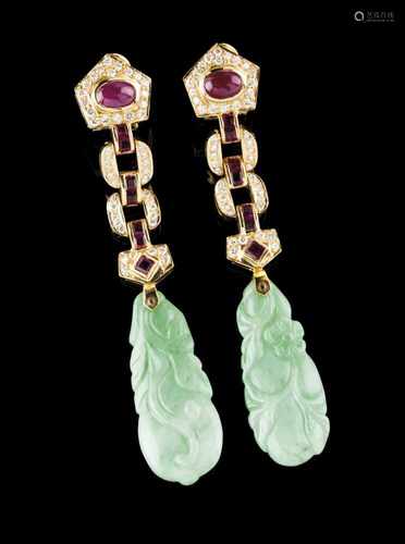 A pair of earpendantsSet in 18kt gold with two engraved jade plaques, 16 rubies and 90 brilliant cut