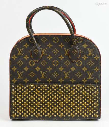 Louis Vuitton style handbag, executed in brown monogram