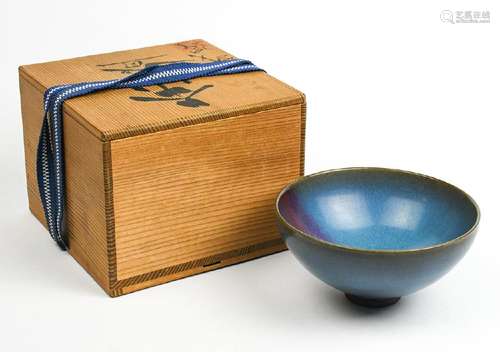 Jun-type Bowl and Wood Box