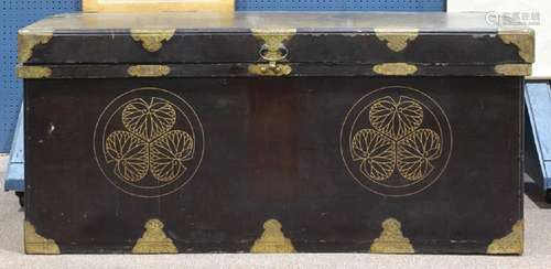 Japanese Nagamochi Trunk, Edo