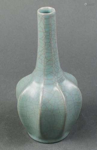 Chinese Guan-type Sickneck Lobed Vase