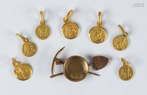 (Lot of 8) Yellow gold religious items