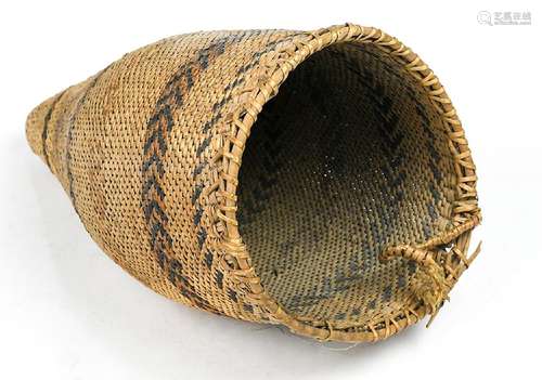 Pomo conical basket