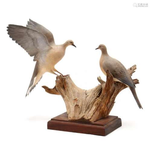 Jim Sams (KY), A Carving of Two Doves