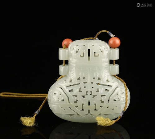 A HETIAN JADE AUSPICIOUS PATTERN  HOLLOW CARVED SACHET