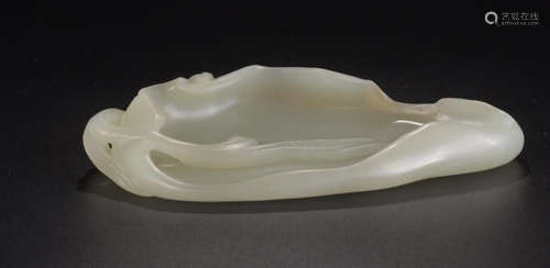 A HETIAN JADE LEAF SHAPE BRUSH WASHER