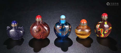 A SET OF SNUFF BOTTLES