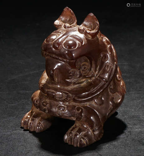 A HETIAN JADE FIGURE OF  CANNIBAL BEAST ORNAMENT